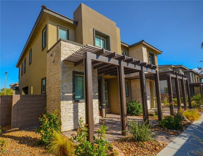 Building Photo - 541 Tokopah Falls St
