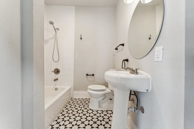 Building Photo - 1031 Schley Ave