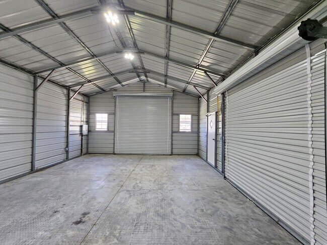 Building Photo - 214 Gracyns Dr