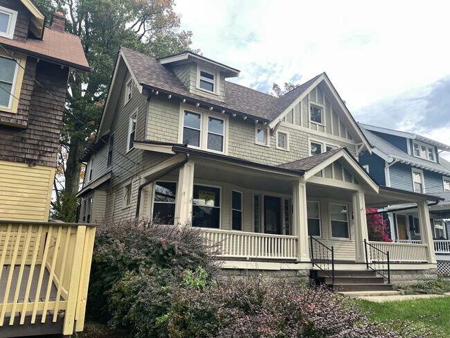 Building Photo - 1533-1535 Mars Avenue