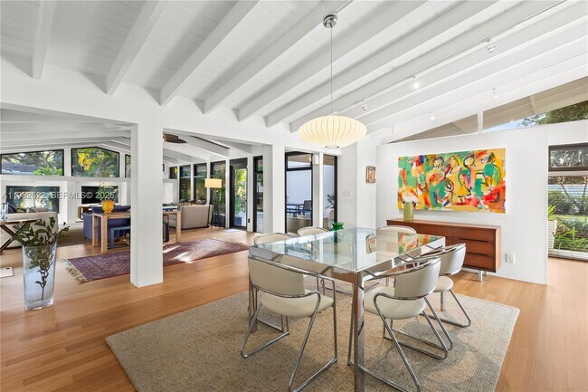 Building Photo - 2132 Middle River Dr