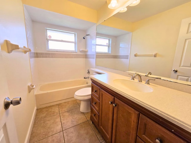 Building Photo - Stunning 3BR/ 2BA Home in The Trails Near UTC