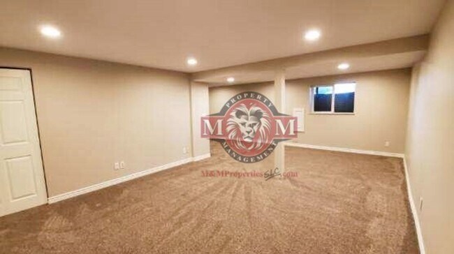 Building Photo - 5 Bd 3 Ba Remodeled Home in Midvale