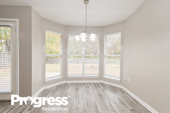 Building Photo - 7792 Sarah Ann Dr S