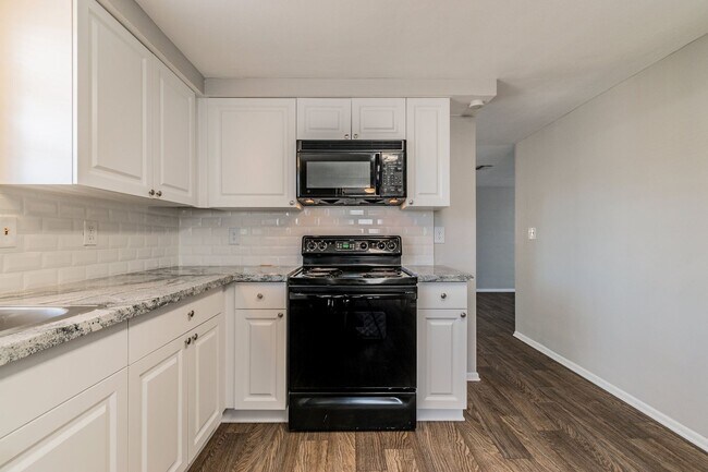 Building Photo - 3/2/1 in Port Richey