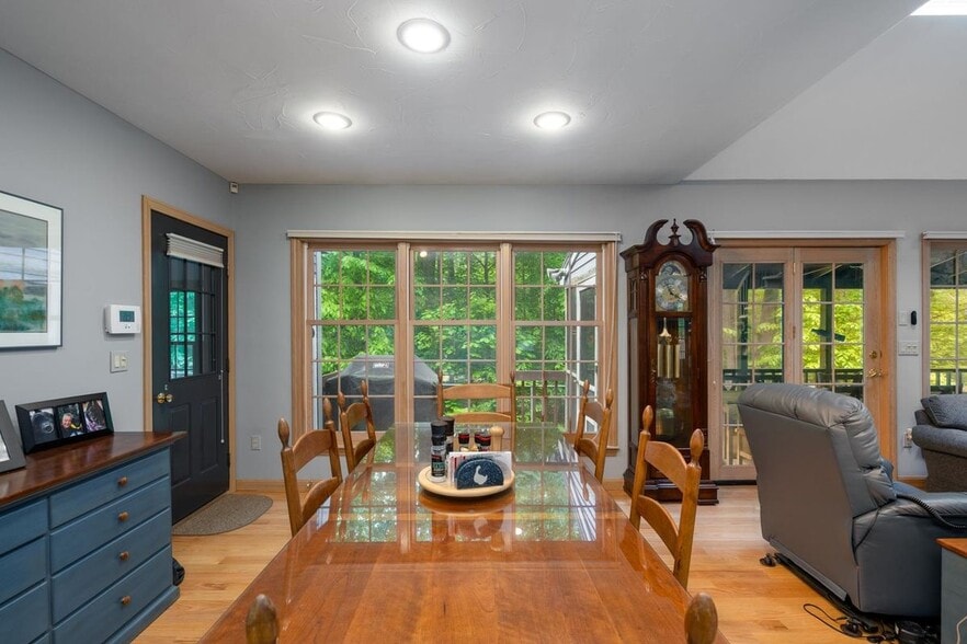 Building Photo - 39 Robertson