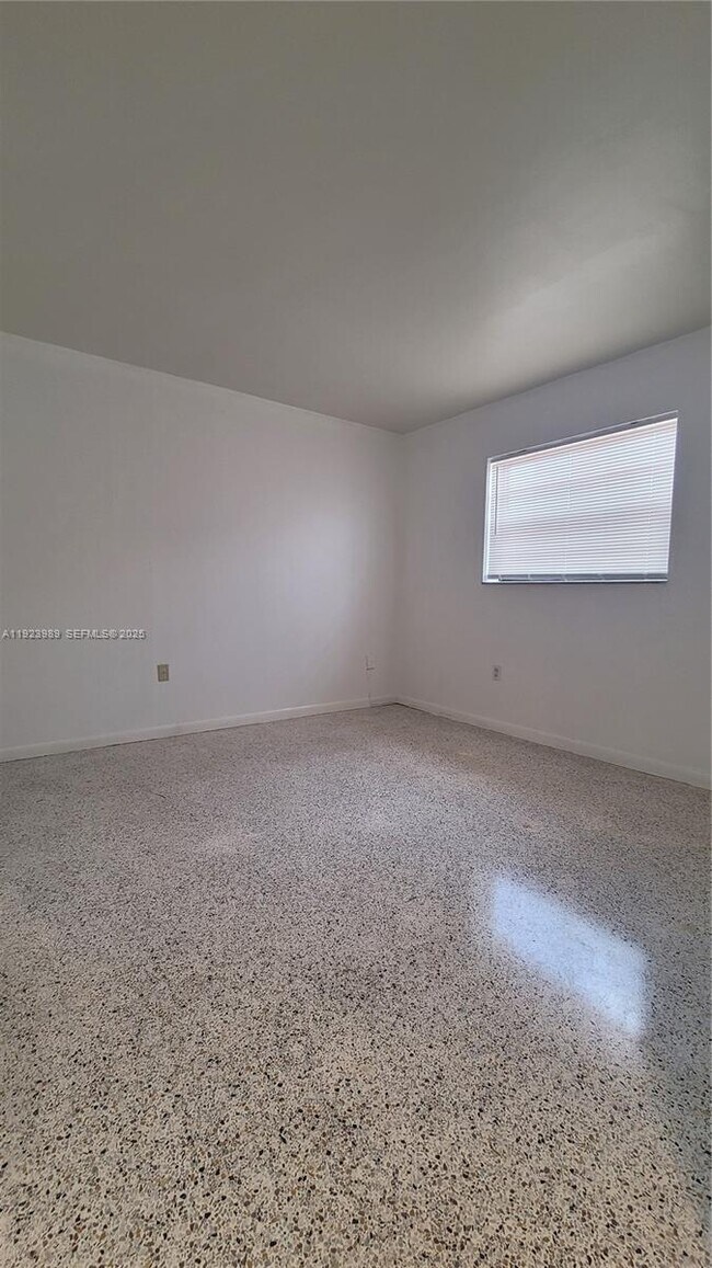 Building Photo - 34 E 21st St