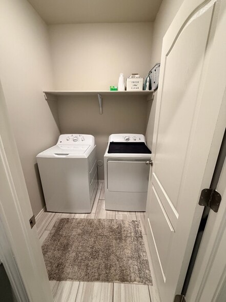 Building Photo - 1418 Santa Thomas St