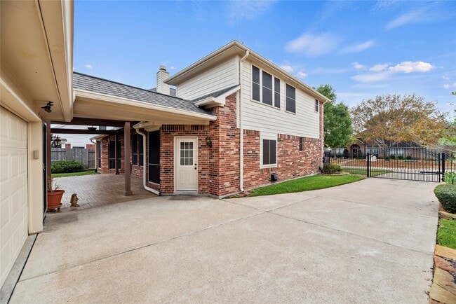 Building Photo - 15718 Sweetrose Pl