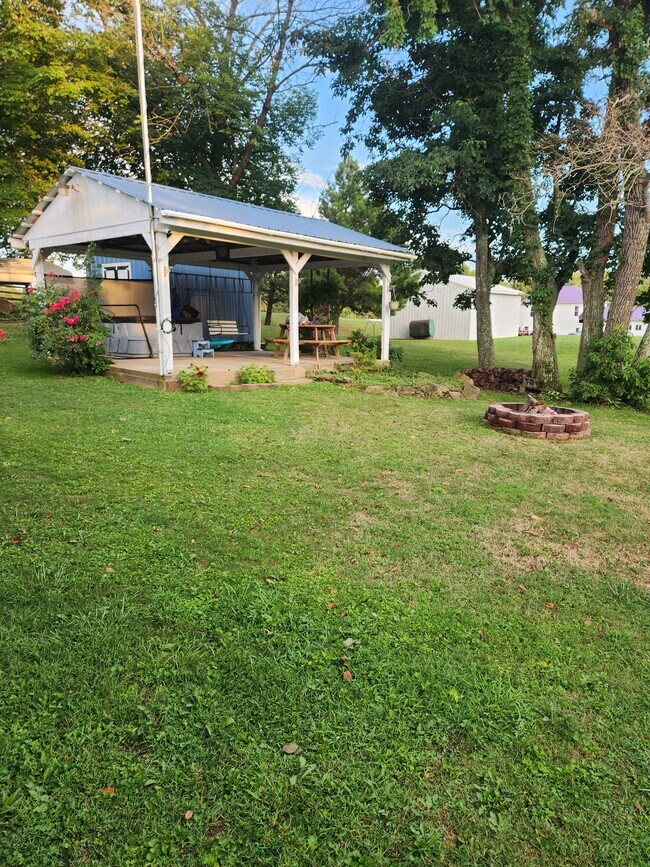 Building Photo - Piedmont   Hunters Haven