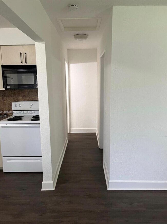 Building Photo - 6028 SW 27th St