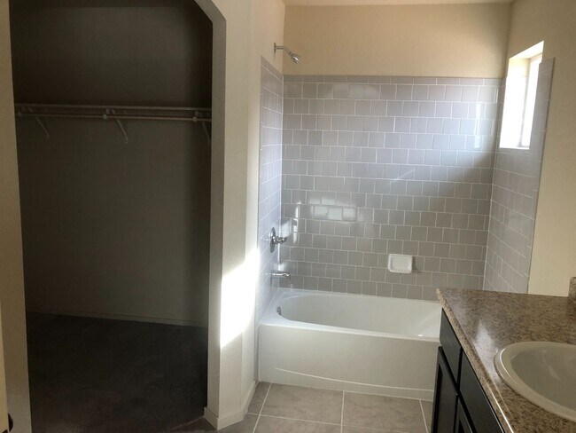 Building Photo - Beautiful Home in Saguaro!