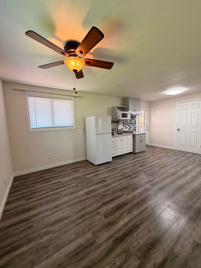 Building Photo - 4-Bedroom 4-Bathroom home with attached Studio apartment
