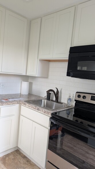 Building Photo - 482 Clearview Drive