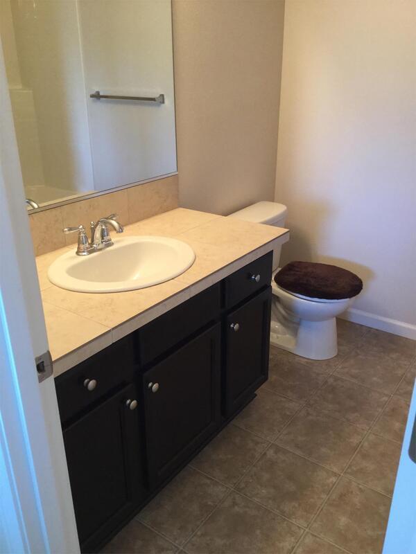 Building Photo - 3395 SE Meadowview Way