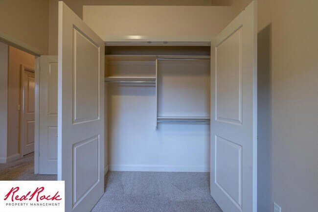 Building Photo - Pet Friendly 2 Bedroom 2 Bathroom Condo.
