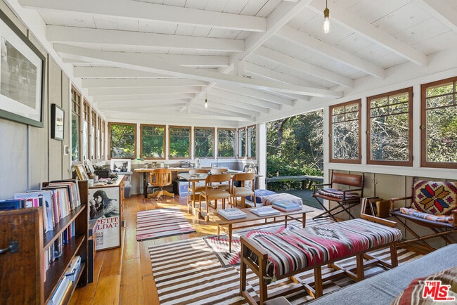 Building Photo - 2049 Oakstone Way