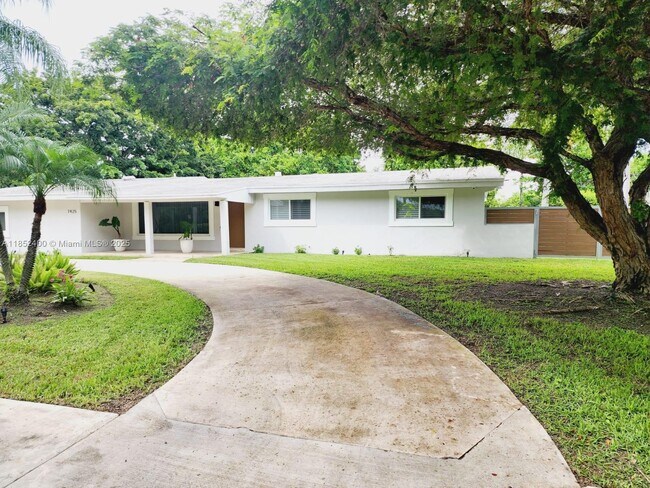 Primary Photo - 7425 SW 128th St