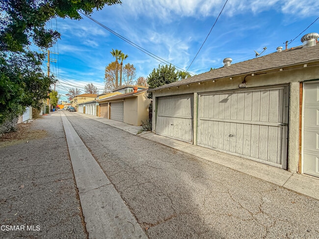 Building Photo - 5027 Cahuenga Blvd