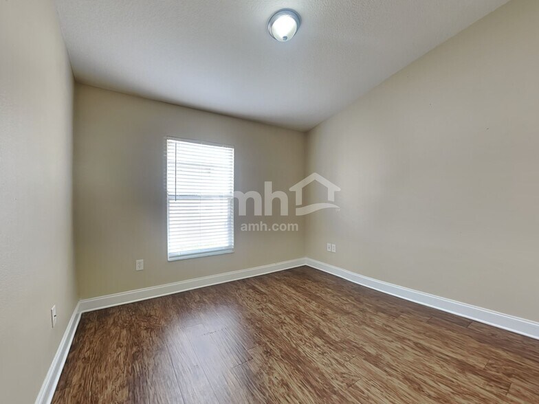 Building Photo - 29425 Crossland Dr