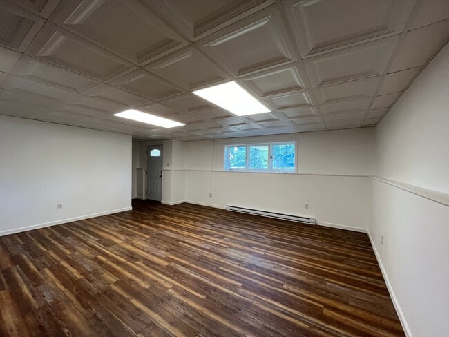 Building Photo - D 82 * St