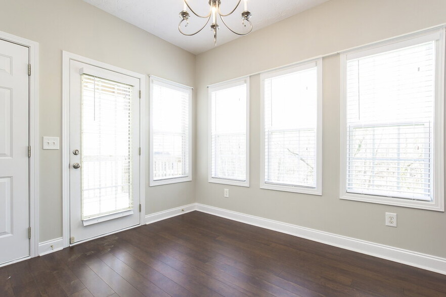 Building Photo - 206 Providence Rd