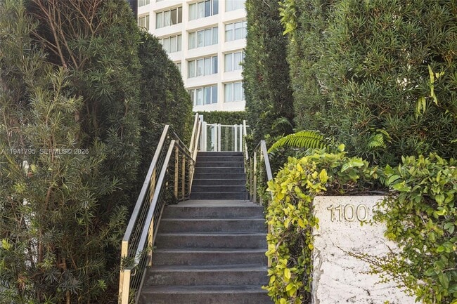 Building Photo - 1100 West Ave