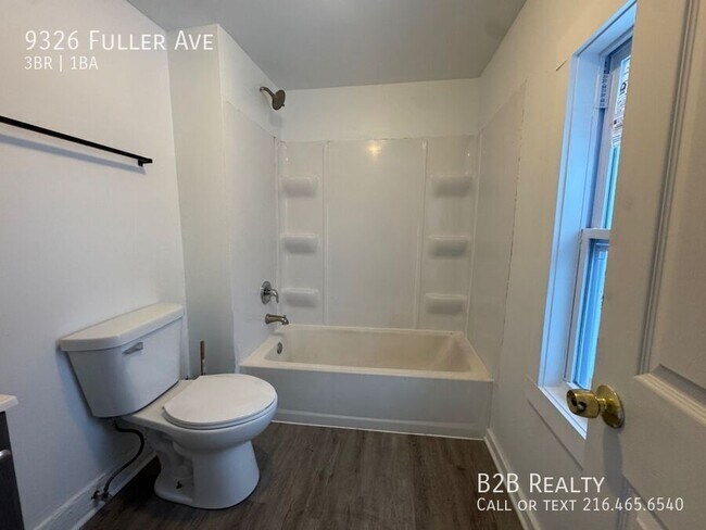 Building Photo - 9326 Fuller Ave