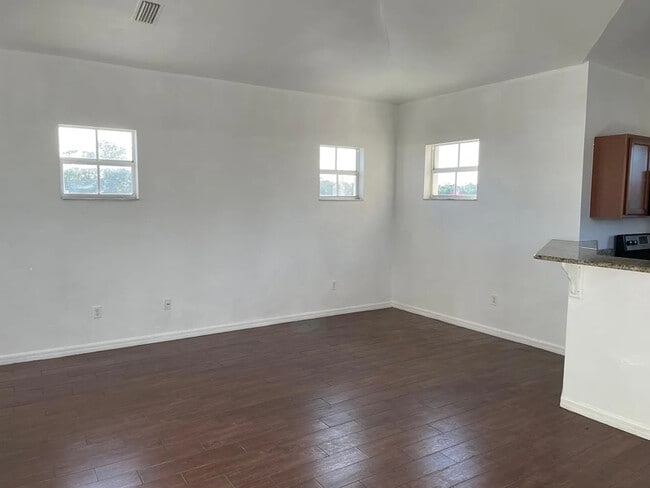 Building Photo - 505 W Hickpochee Ave