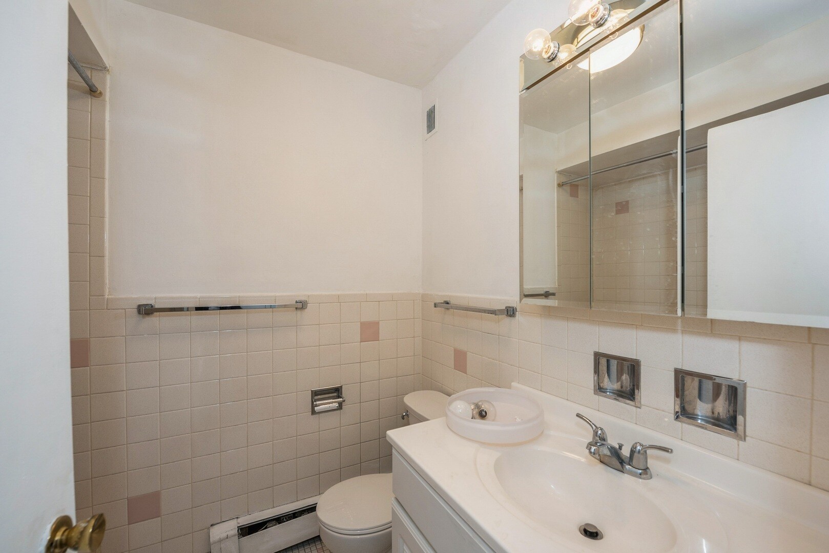 Building Photo - 8640 Skokie Blvd