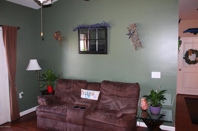 Building Photo - Beautiful 2 Bedroom 2 Bathroom Located in ...