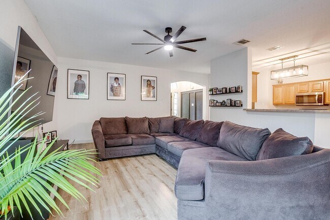 Building Photo - Amazing 3 Bed, 2 Bath Awaiting New Tenants- Burleson ISD- 76028