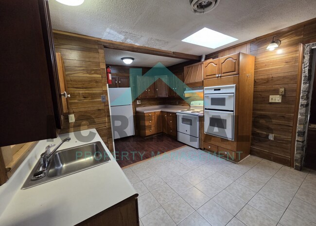 Building Photo - 3716 Dawson Ave