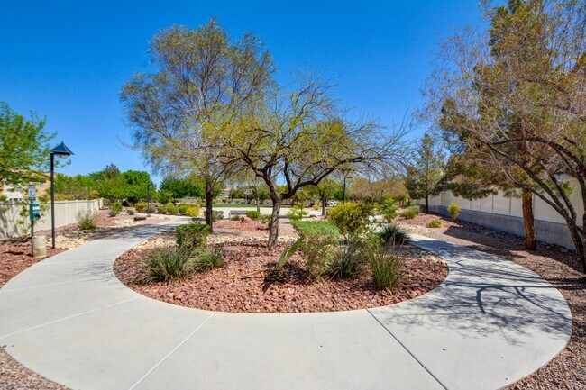Building Photo - Beautiful two bedroom in great location