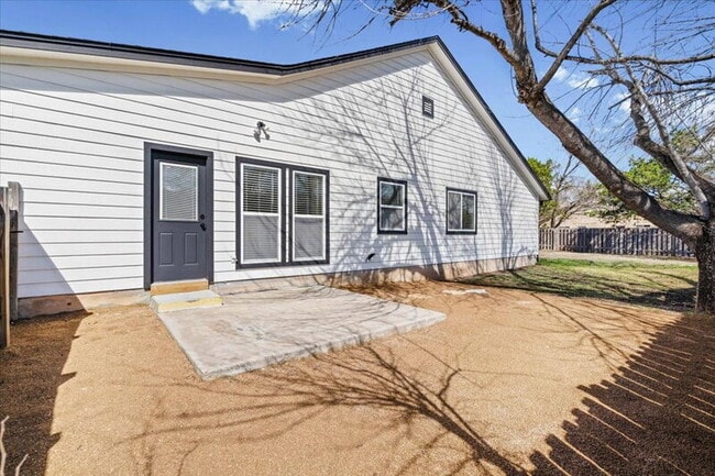 Building Photo - 303 Fantail Loop