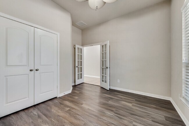 Building Photo - Charming 3-Bedroom Home with 2 Full Baths ...
