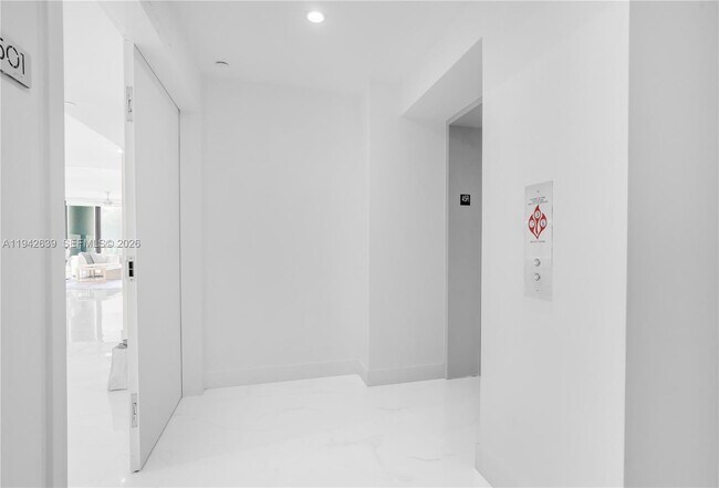 Building Photo - 700 NE 24th St