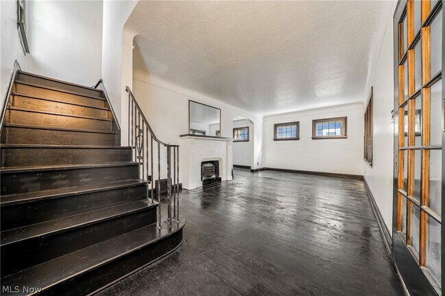 Building Photo - 3995 E 154th St