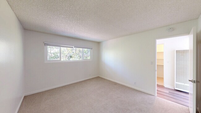 Building Photo - 998 Ignacio Blvd