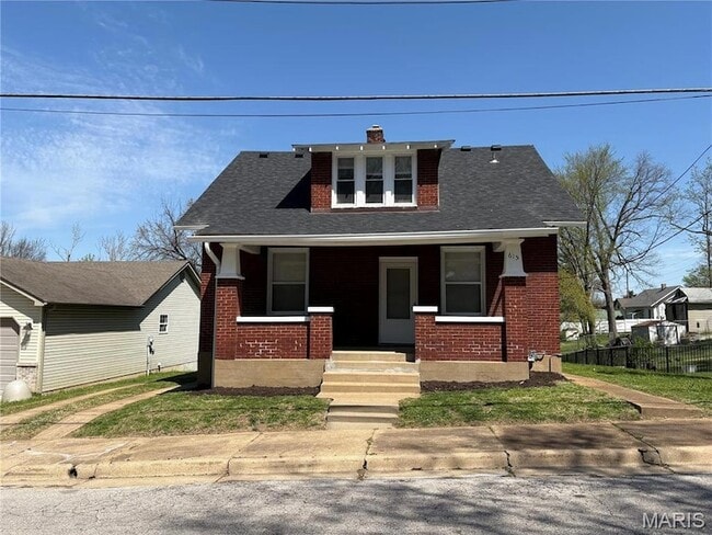 Building Photo - 615 Horn St