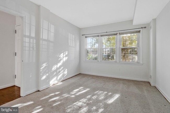 Building Photo - 1248 C St SE