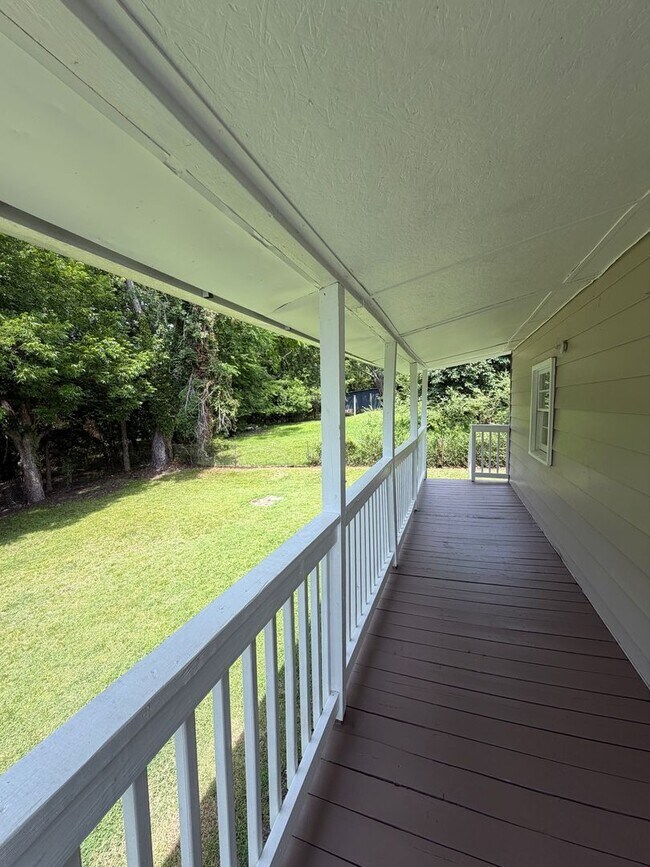 Building Photo - Charming 3 Bedroom in Schoolfield