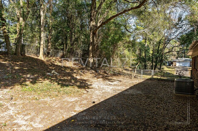 Building Photo - FREE DECEMBER RENT + HALF-DEPOSIT SPECIAL! Spacious 4-Bed 2-Bath Brick Home in West Mobile