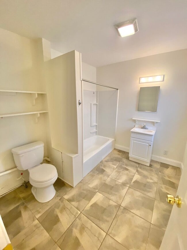 Building Photo - 81-83 Monroe Street