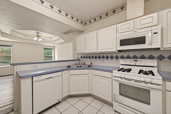 Building Photo - 15903 Timber Chase Dr