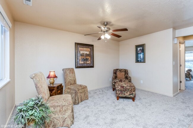 Building Photo - 3 Bedroom Townhome with Private Patio