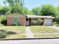 Building Photo - 514 Adrian Dr
