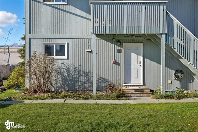 Building Photo - Charming 2BD/1BA Condo