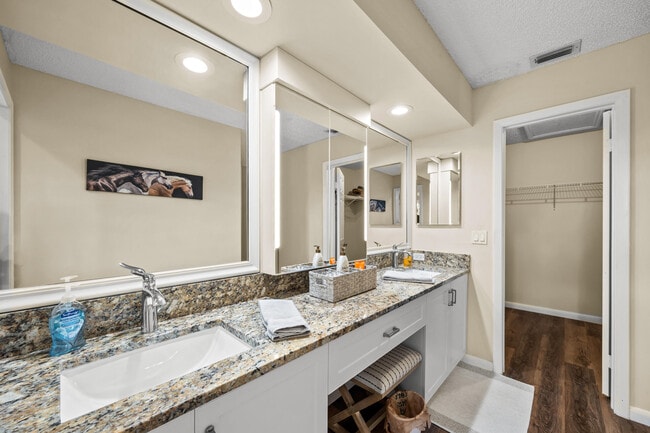 Building Photo - 12196 Sag Harbor Ct