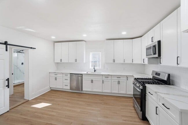 Building Photo - 630 Ewing Ave